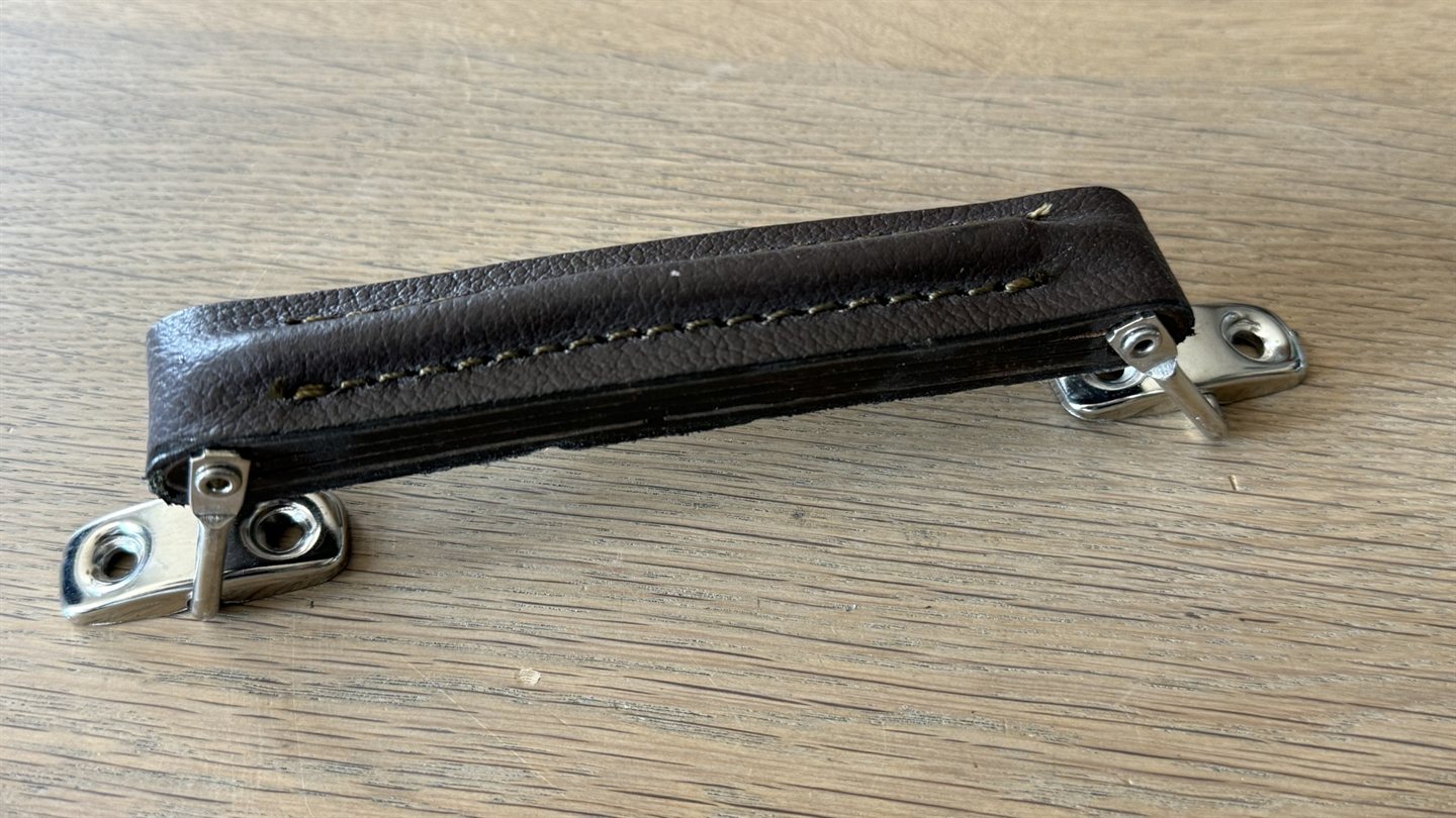 Ledergriff "braun" mit Ringplatte nickel