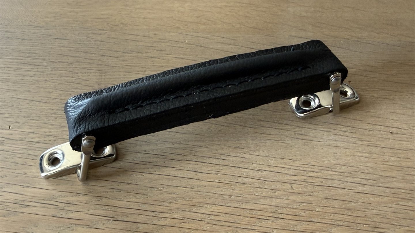Ledergriff "schwarz" mit Ringplatte nickel